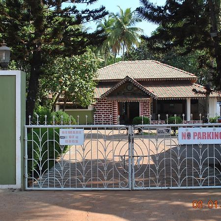 Hill Top Goa Lodge Vagator Exterior photo