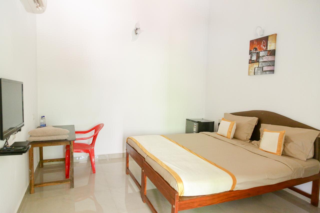 Hill Top Goa Lodge Vagator Exterior photo