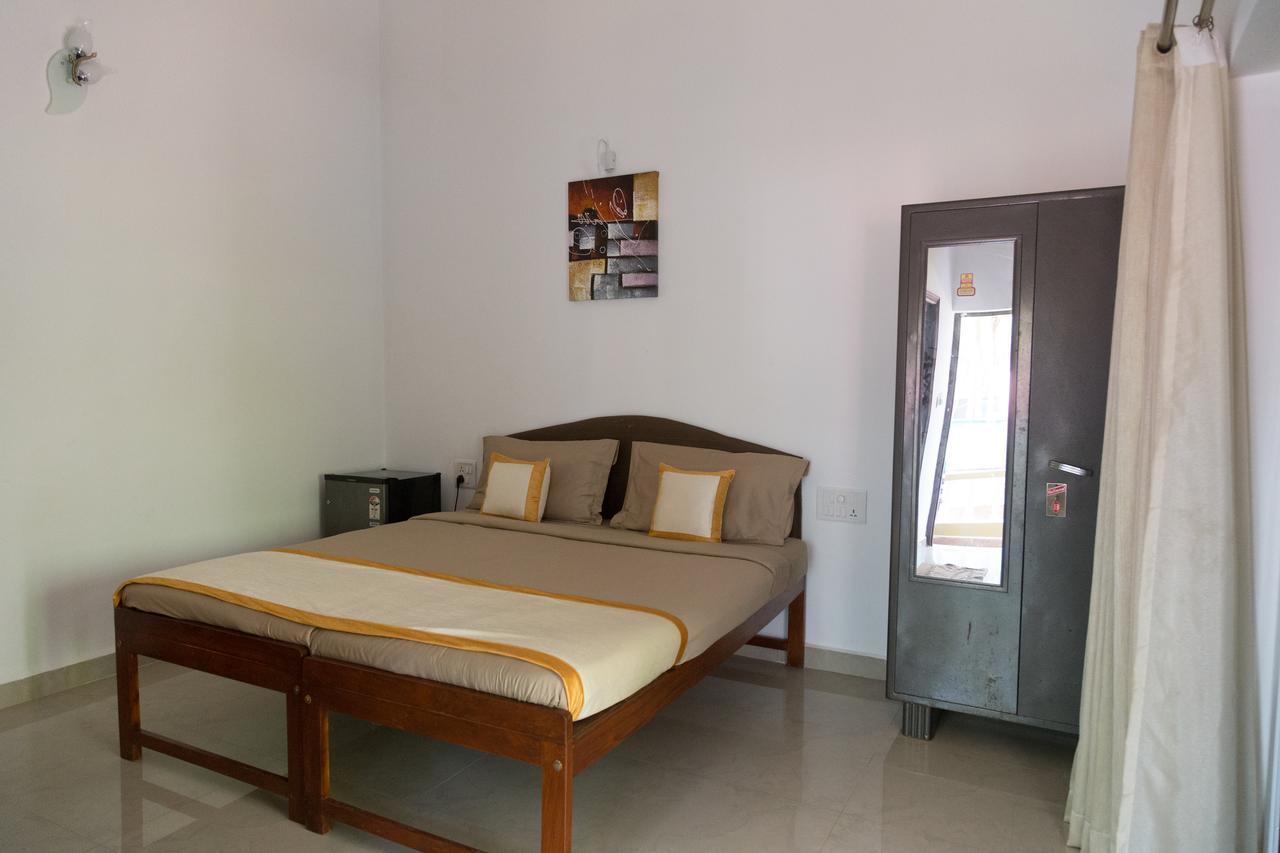 Hill Top Goa Lodge Vagator Exterior photo